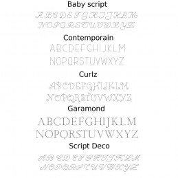 Typographie lettres majuscules gravure pendentif petit garçon or
