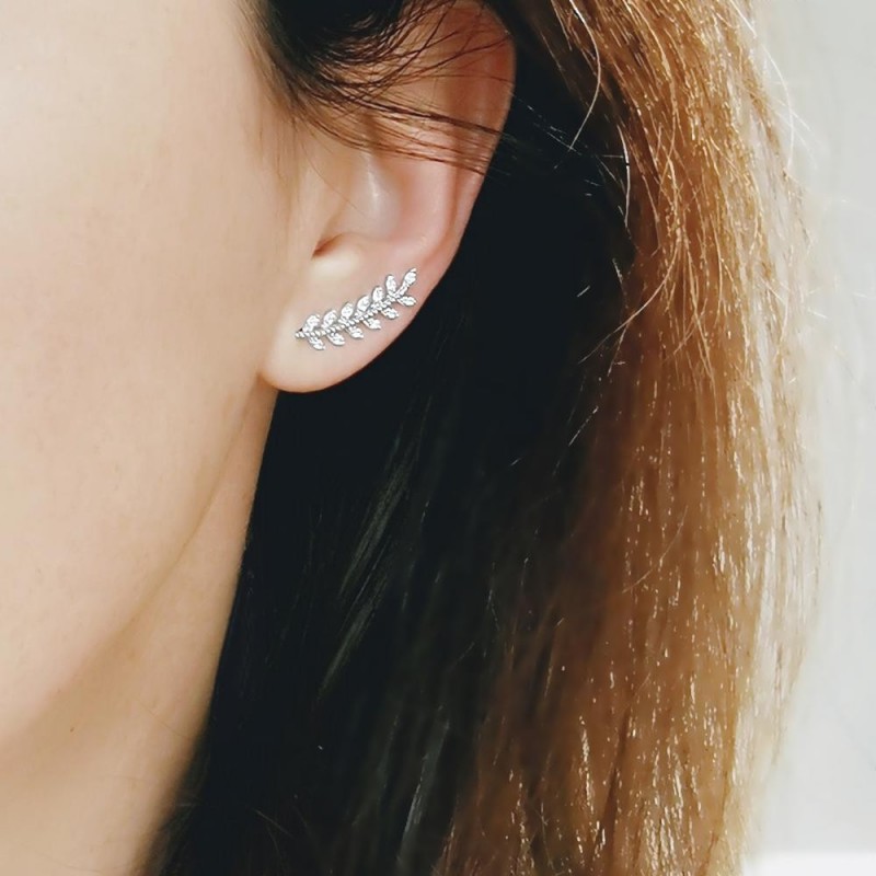 Boucle d'oreille grimpante : l'accessoire tendance