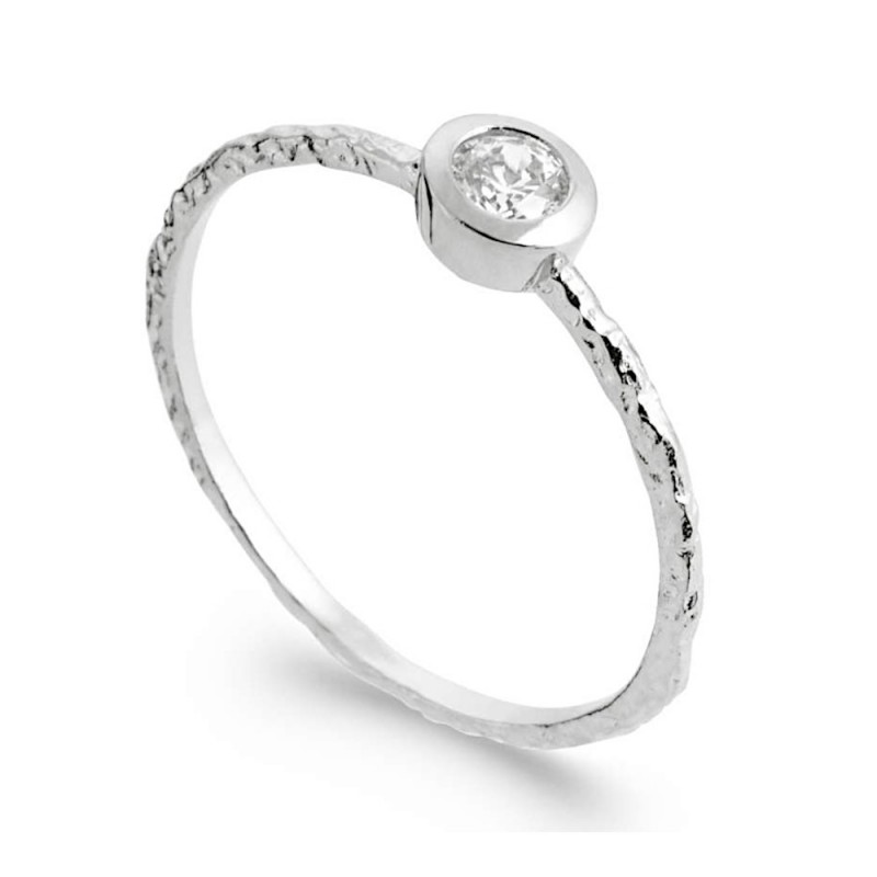 Bague argent 925 fine martelée zirconium solitaire